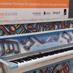 Bahnhofs-Klavier von Piano Faust...... Sabine Schröder